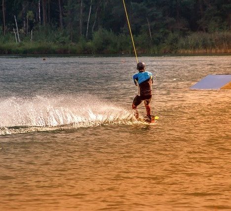 Penser au sport pour des personnes handicapées.